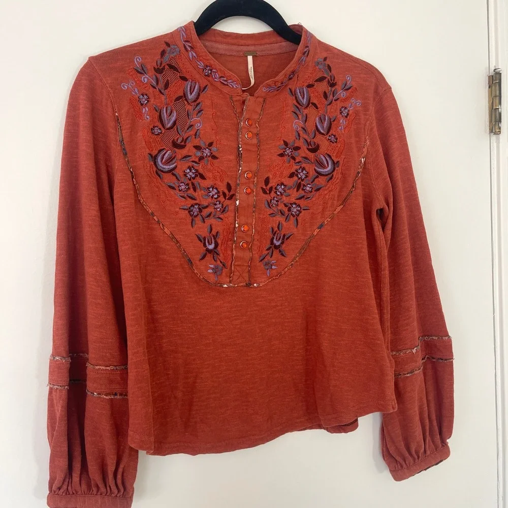 Free People Sundance Kid Rust Orange Embroidered Floral Boho Long Sleeve Top XS‎ - Picture 2 of 8